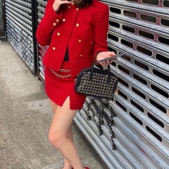 Zara Textured Mini Skirt - Picture 2 of 16